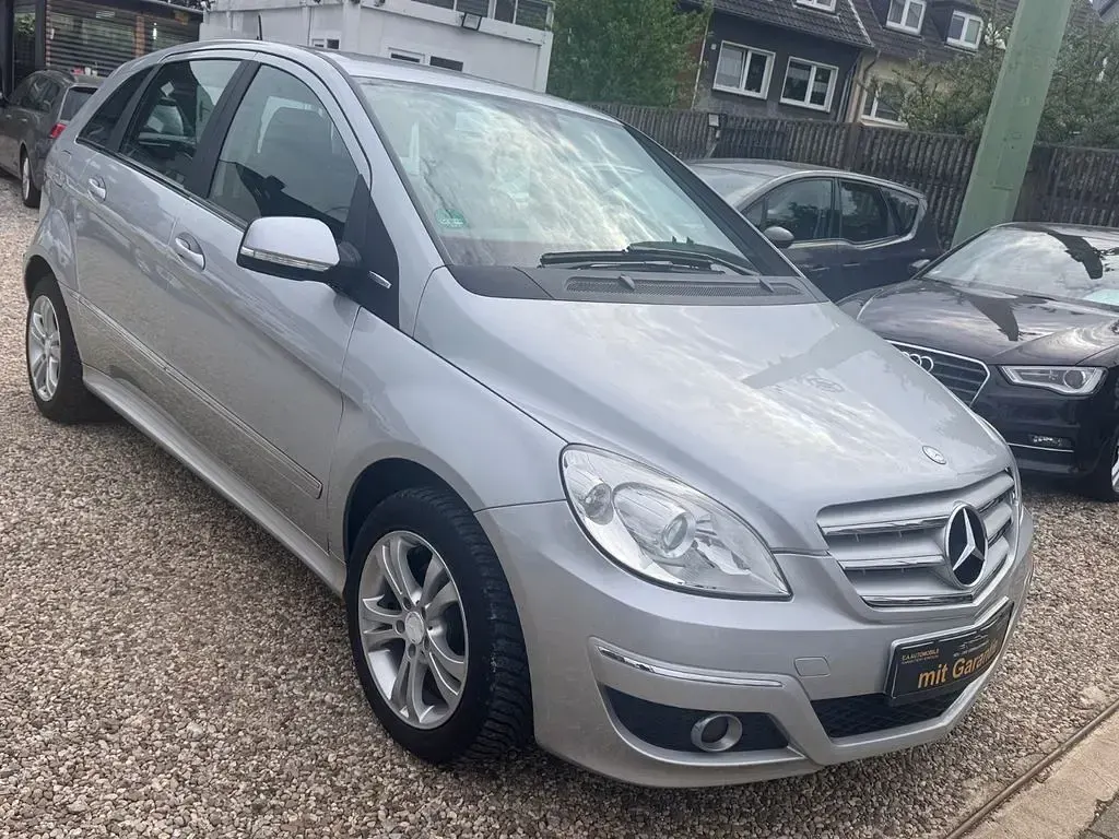 Gebraucht Mercedes B150 95 PS (69 kW) 2009 Silber Van / Kleinbus