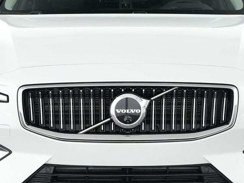 Gebraucht Volvo V60 Plus 398 PS (292 kW) 2025 Crystal white pearl / metallic Kombi