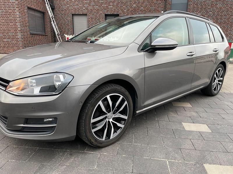 Gold Gebraucht 2016 VW Golf VII Allstar Kombi | 8.790 € (Superpreis) - Bild 1/4