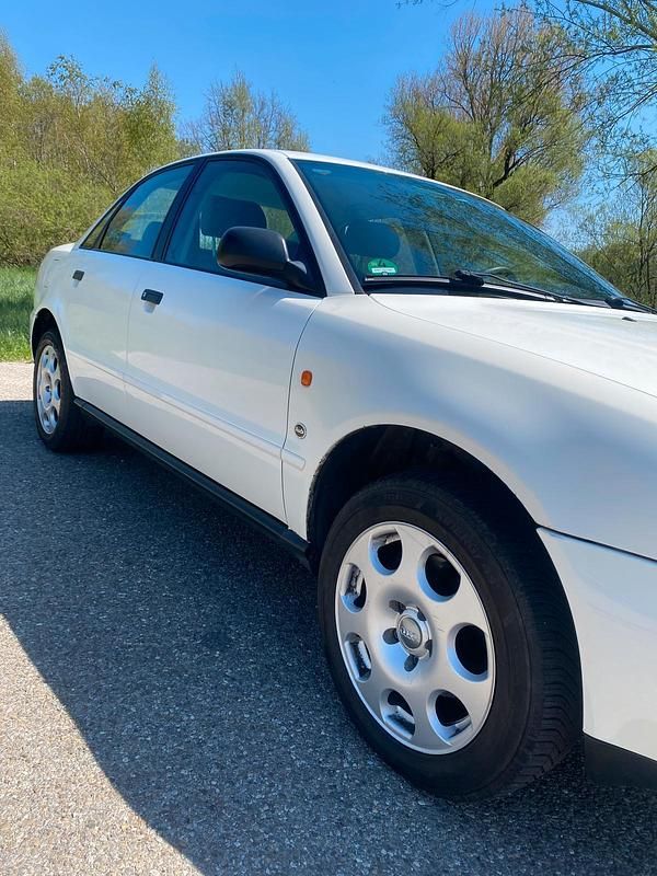 Gebraucht Audi A4 125 PS (91 kW) 1995 Weiß Limousine