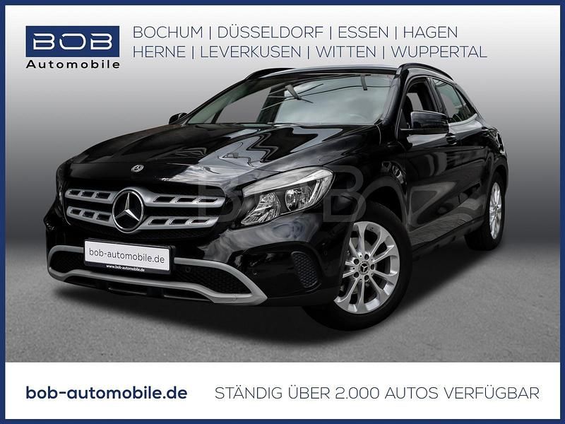 Schwarz Gebraucht 2020 Mercedes GLA180 Style SUV | 18.555 € (Superpreis) - Bild 1/3