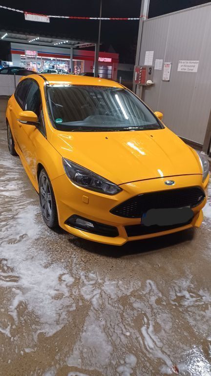 Gelb Gebraucht 2016 Ford Focus Sport Limousine | 13.800 € (Guter Preis) - Bild 1/4