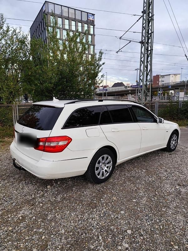 Gebraucht Mercedes E200 Elegance 136 PS (100 kW) 2010 Weiß Kombi
