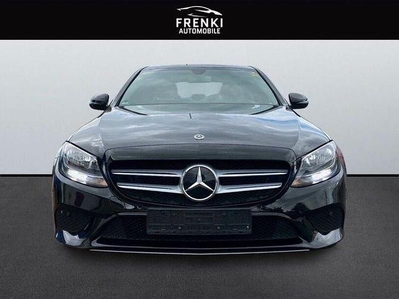 Gebraucht Mercedes C180 122 PS (89 kW) 2019 Schwarz Limousine