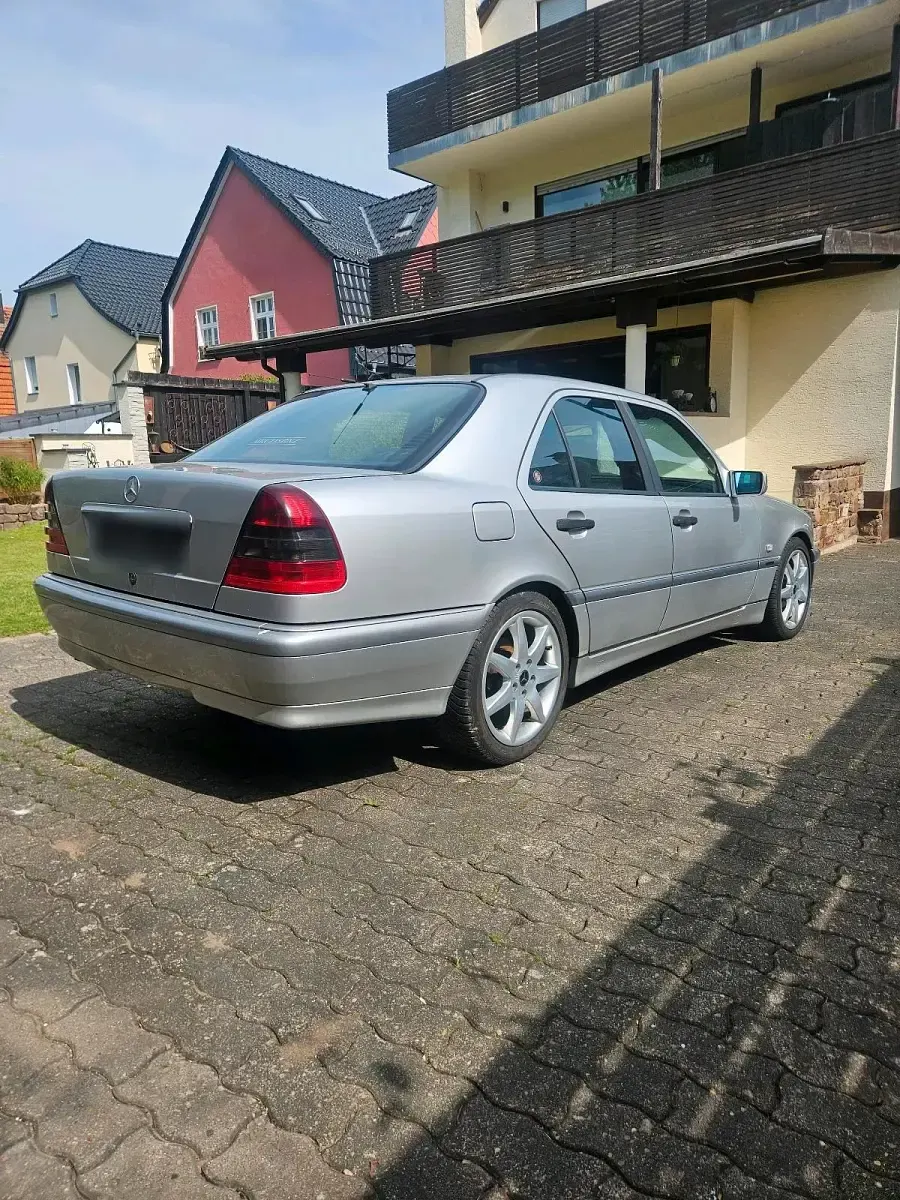 Gebraucht Mercedes C180 122 PS (89 kW) 1998 Silber Limousine
