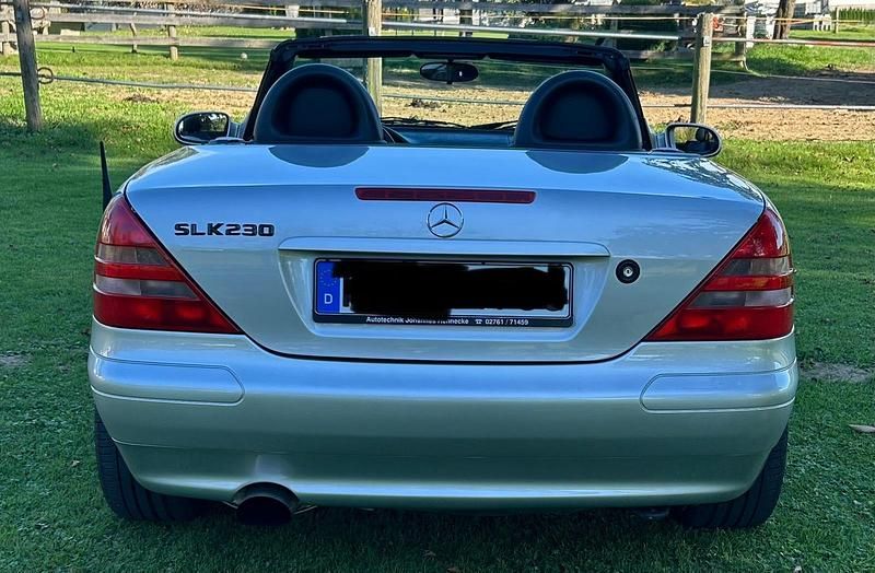 Gebraucht Mercedes SLK230 193 PS (141 kW) 2000 Silber Cabrio