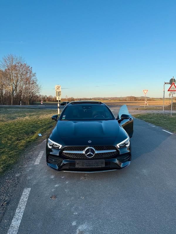 Gebraucht Mercedes CLA180 136 PS (100 kW) 2021 Schwarz Limousine