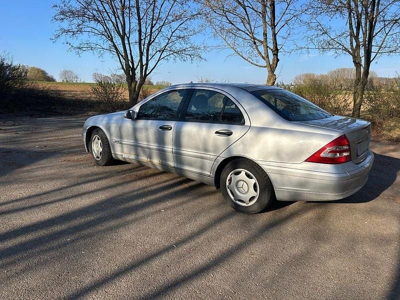 Gebraucht Mercedes C200 Classic 116 PS (85 kW) 2003 Grau Limousine