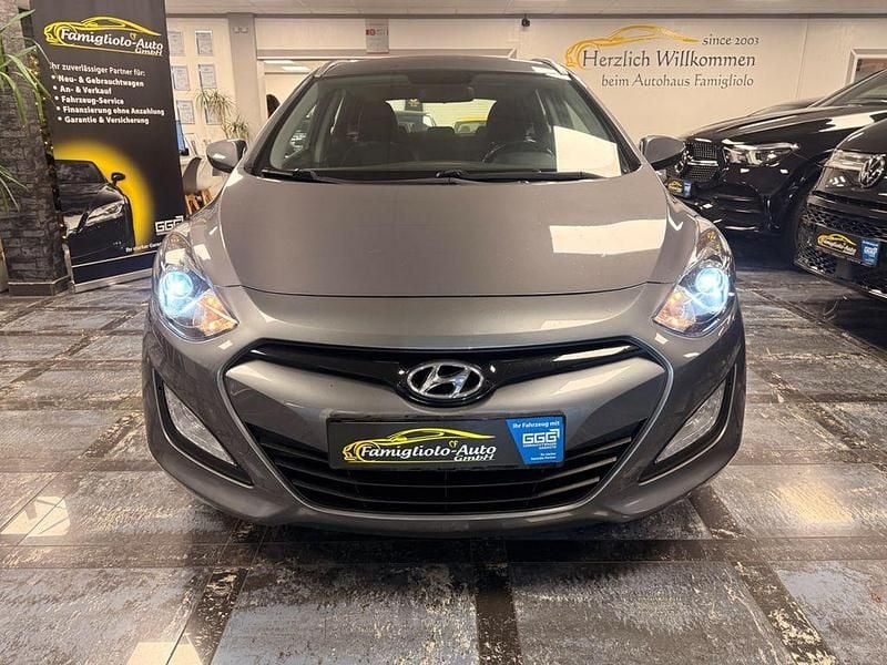 Gebraucht Hyundai i30 120 PS (88 kW) 2015 Grau Limousine