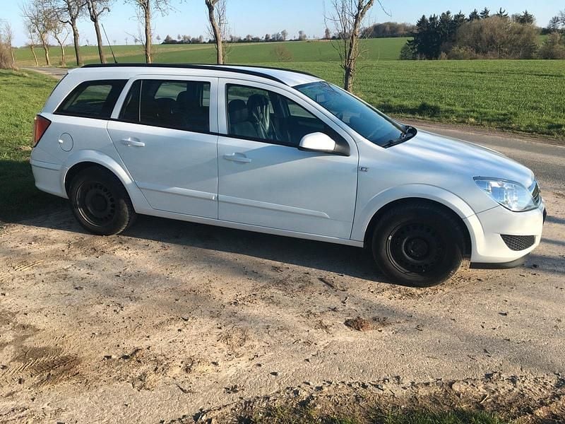 Gebraucht Opel Astra 90 PS (66 kW) 2009 Weiß Kombi