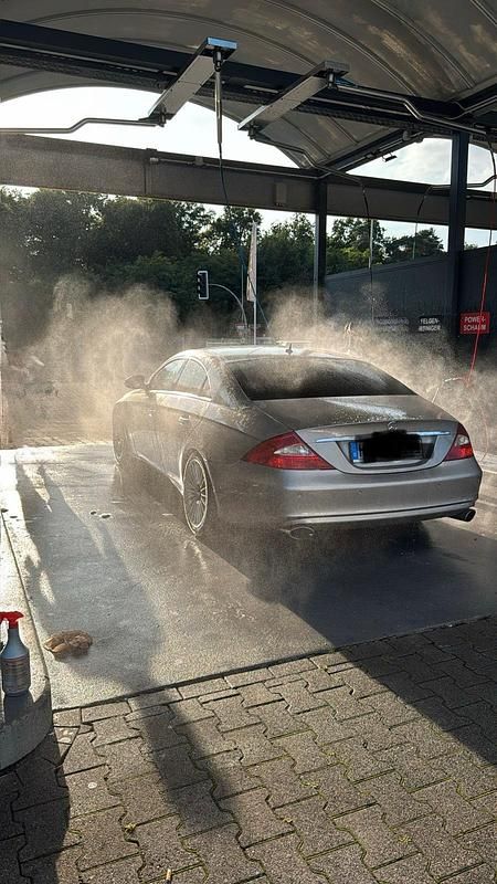 Gebraucht Mercedes CLS320 300 PS (220 kW) 2008 Andere farben Limousine