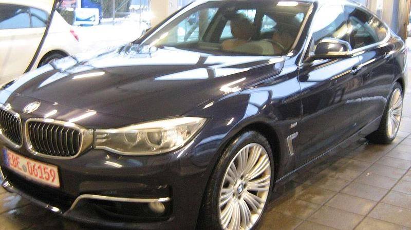 Gebraucht BMW 330 Luxury Line 258 PS (189 kW) 2015 Blau Limousine