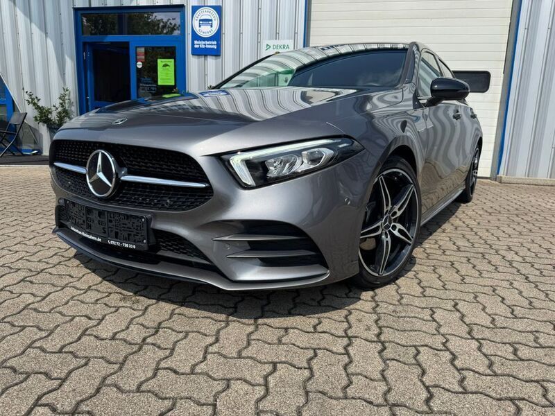 Grau Gebraucht 2021 Mercedes A180 AMG Limousine | 25.800 € (Guter Preis) - Bild 1/4