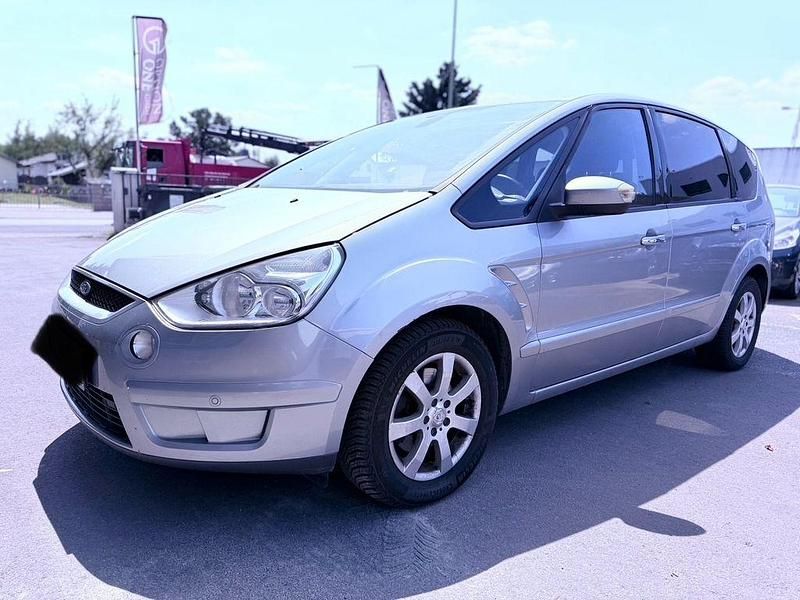 Silber Gebraucht 2010 Ford S-MAX Titanium Van / Kleinbus | 2.499 € - Bild 1/4