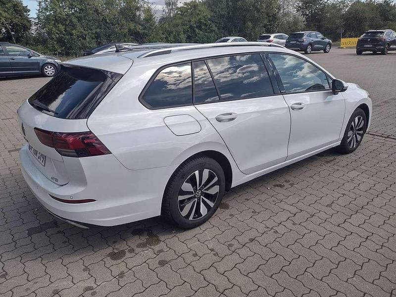 Gebraucht VW Golf VIII Move 110 PS (80 kW) 2024 Weiß Kombi