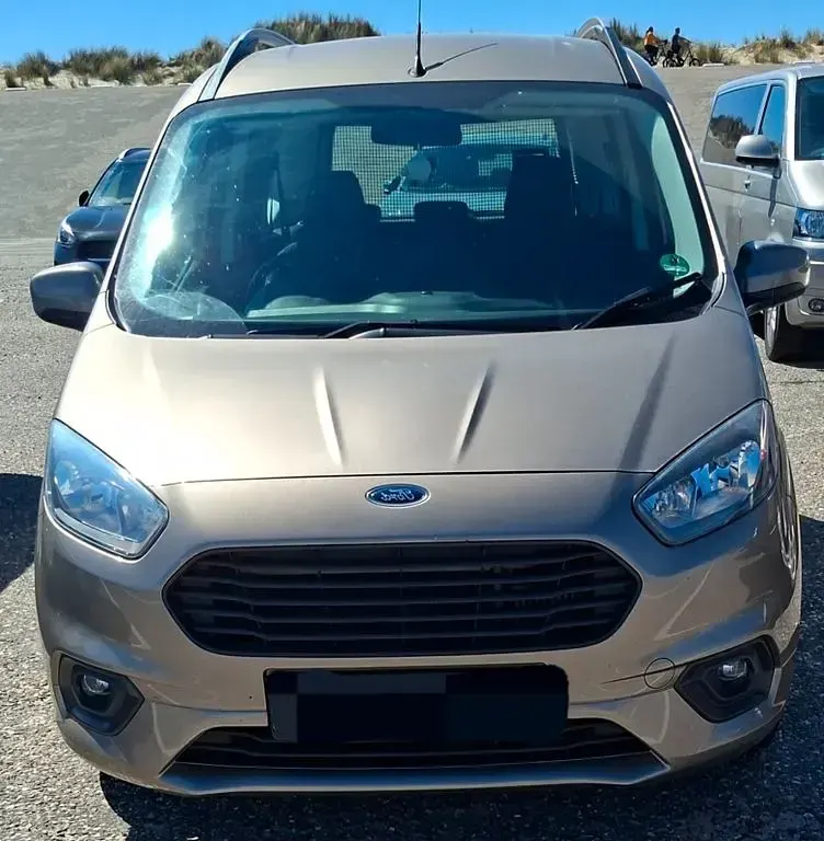 Gebraucht Ford Tourneo Courier Trend 101 PS (74 kW) 2018 Beige Van / Kleinbus