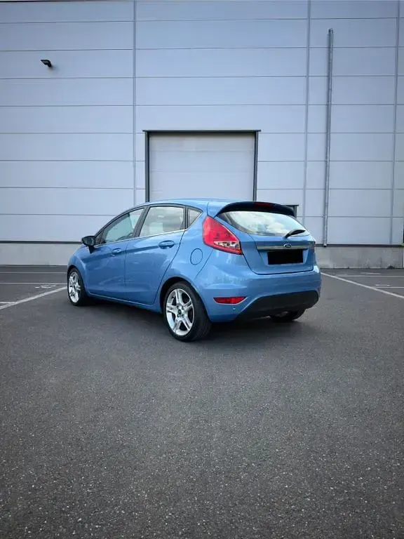 Gebraucht Ford Fiesta Titanium 95 PS (69 kW) 2011 Blau Limousine