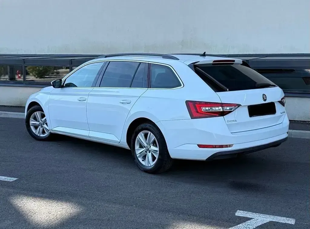 Używany Skoda Superb 150 KM (110 kW) 2017 Biały Sedan/Limuzyna