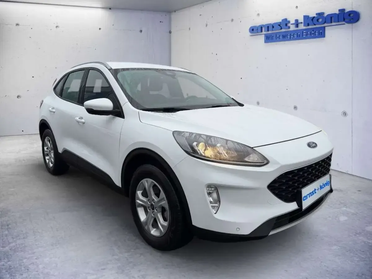 Gebraucht Ford Kuga Cool & Connect 224 PS (164 kW) 2022 Frozen white SUV