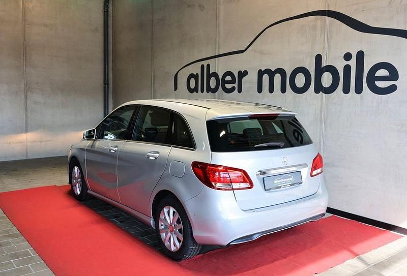 Gebraucht Mercedes B180 122 PS (89 kW) 2016 Silber Van / Kleinbus