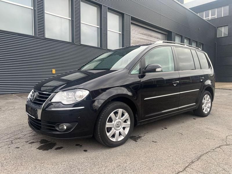 Schwarz Gebraucht 2008 VW Touran Highline Van / Kleinbus | 5.900 € (Teuer) - Bild 1/4