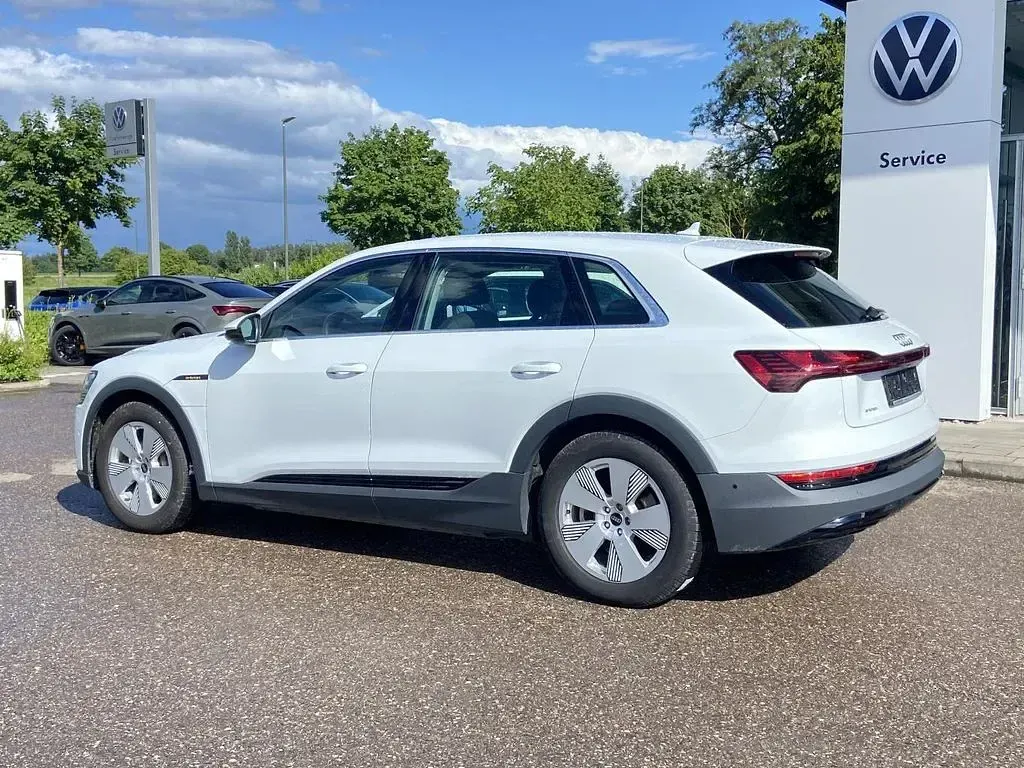 Gebraucht Audi e-tron 300 kW (408 PS) 2022 Gletscherweiß metallic SUV