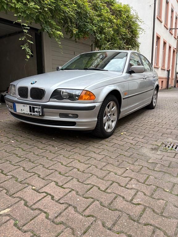 Silber Gebraucht 1998 BMW 320 Comfort Edition Limousine | 3.600 € (Guter Preis) - Bild 1/4