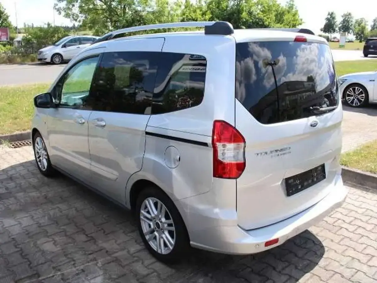 Gebraucht Ford Tourneo Courier S 101 PS (74 kW) 2019 Polarsilber Van / Kleinbus