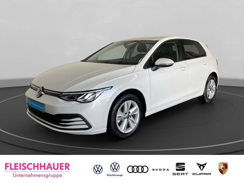 Weiss Gebraucht 2024 VW Golf VIII Life Limousine | 23.980 € (Guter Preis) - Bild 1/4