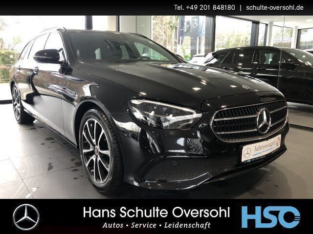 Schwarz Gebraucht 2021 Mercedes E200 Avantgarde Limousine | 37.590 € (Teuer) - Bild 1/4