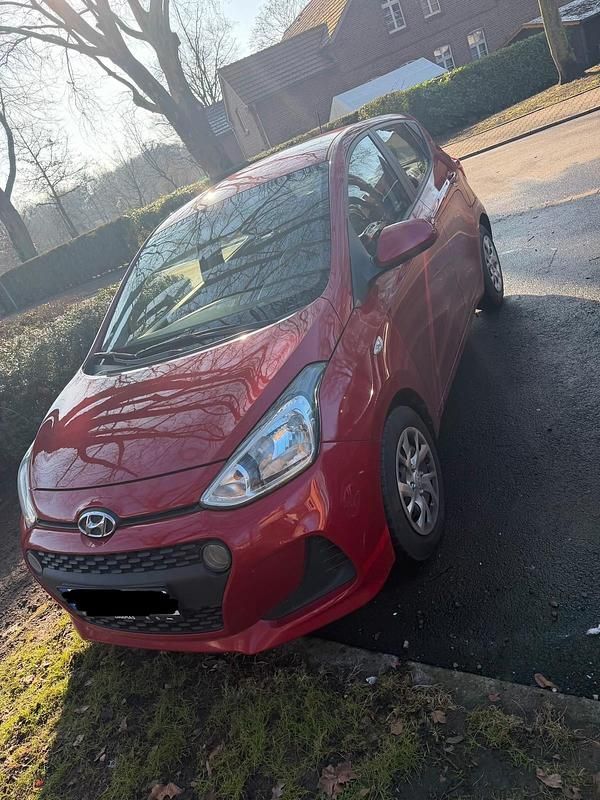 Gebraucht Hyundai i10 67 PS (49 kW) 2018 Rot Kleinwagen