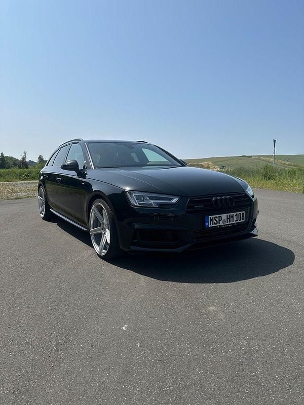 Schwarz Gebraucht 2018 Audi A4 S-Line Kombi | 23.900 € (Fairer Preis) - Bild 1/4