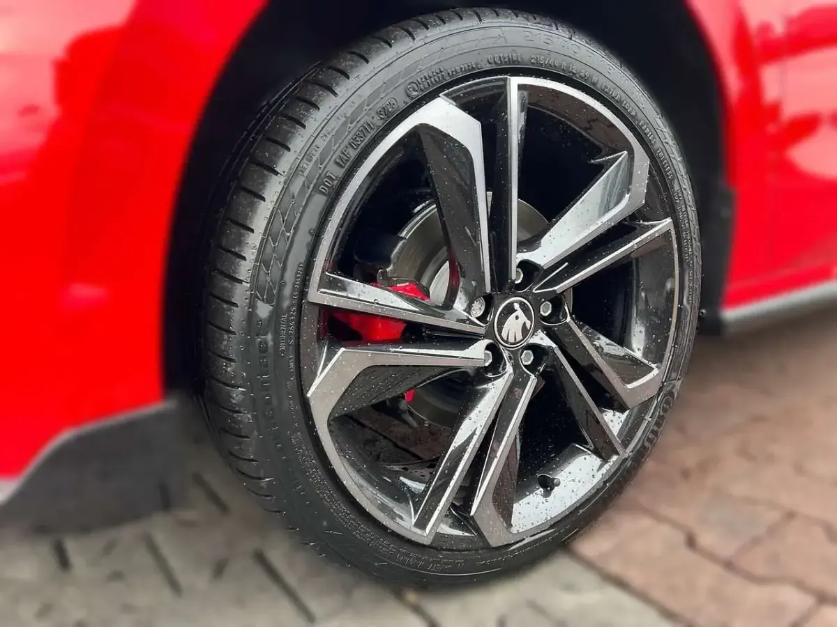 Neu Skoda Fabia 177 PS (130 kW) 2025 Rot Kleinwagen