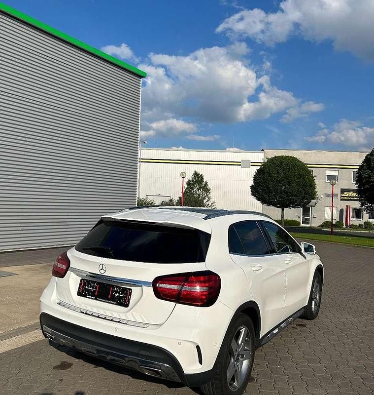 Gebraucht Mercedes GLA220 184 PS (135 kW) 2019 Weiß SUV