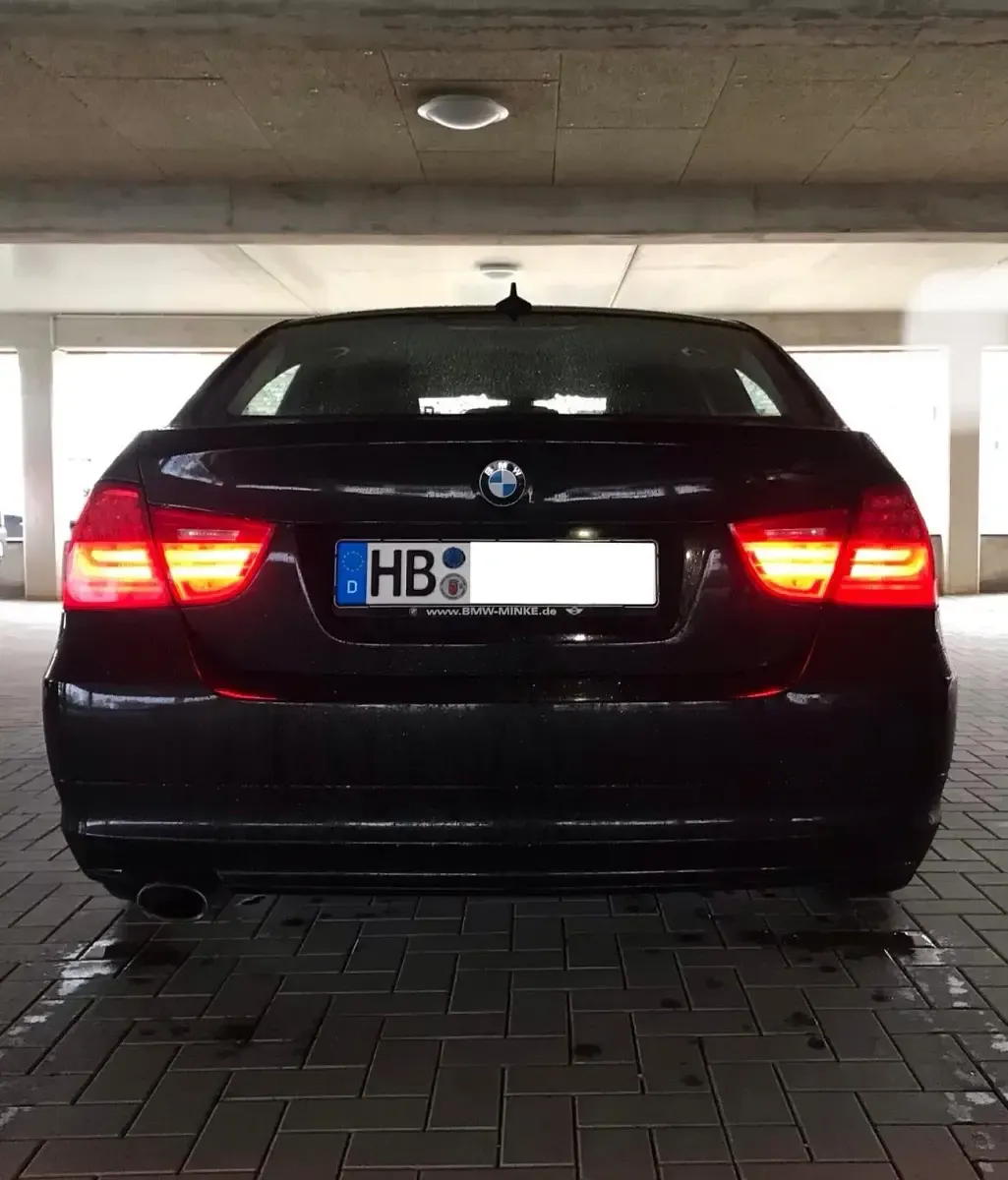 Gebraucht BMW 320 M Sport 184 PS (135 kW) 2011 Schwarz Limousine