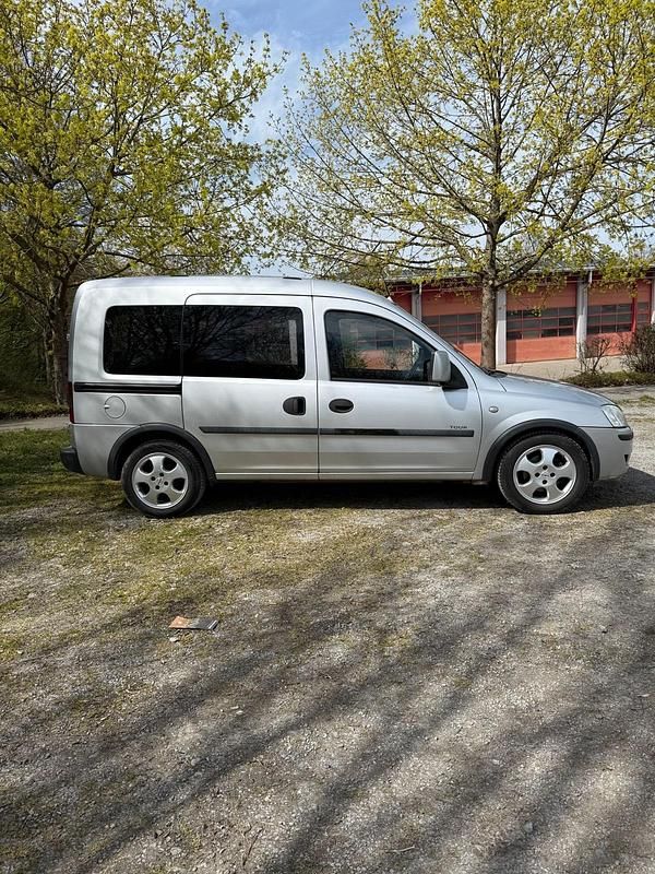 Second-hand Opel Combo 87 CP (63 kW) 2004 Argintiu Monovolum
