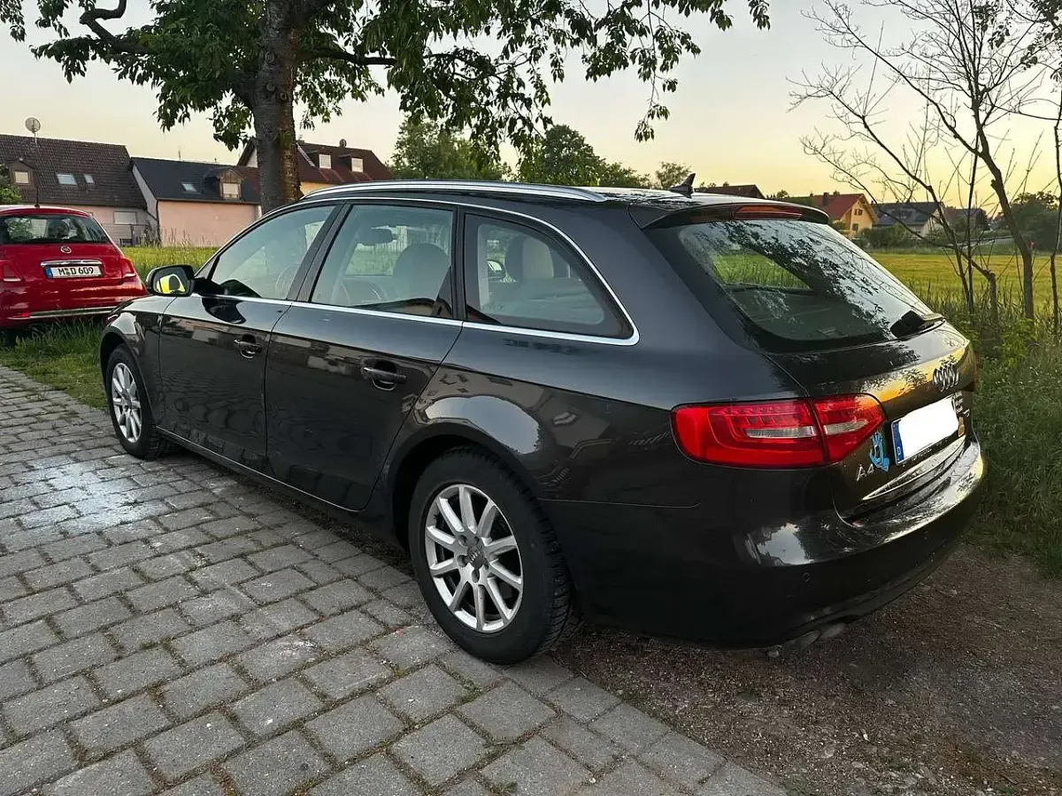 Gebraucht Audi A4 Attraction 143 PS (105 kW) 2013 Grau Kombi