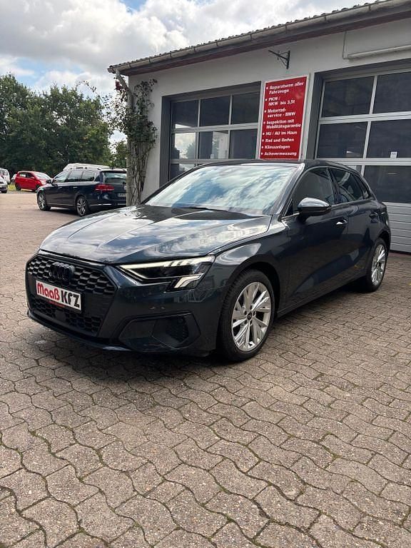 Grau Gebraucht 2023 Audi A3 S-Line Limousine | 27.790 € (Fairer Preis) - Bild 1/4