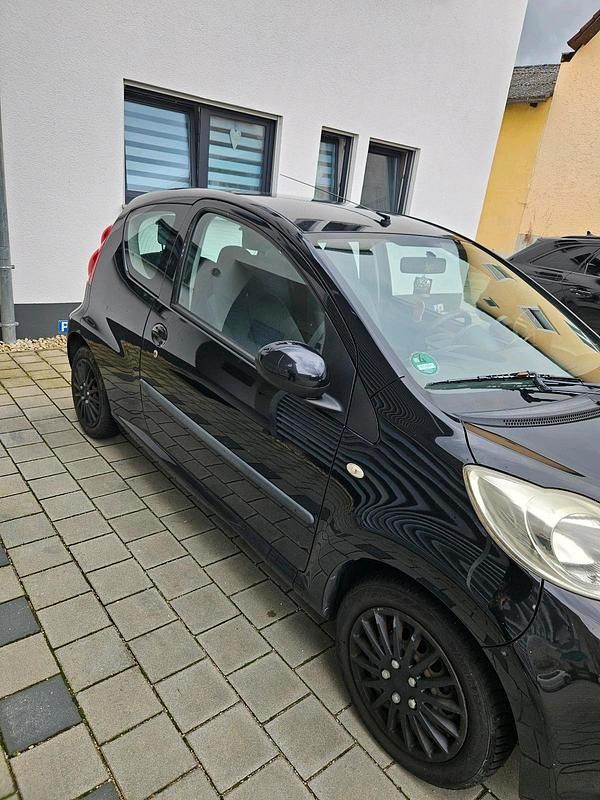 Schwarz Gebraucht 2006 Peugeot 107 Kleinwagen | 1.200 € (Guter Preis) - Bild 1/4