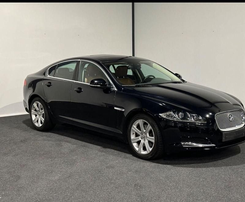 Schwarz Gebraucht 2011 Jaguar XF Limousine | 9.999 € (Guter Preis) - Bild 1/4