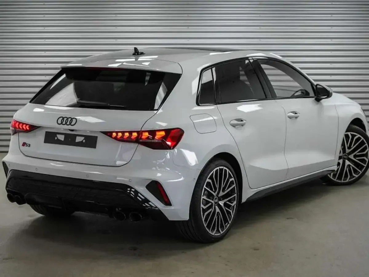 Neu Audi S3 Sportback 333 PS (244 kW) 2026 Gletscherweiß metallic Kleinwagen