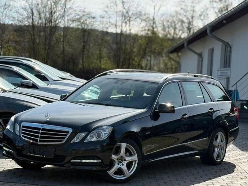 Gebraucht Mercedes E220 Avantgarde 170 PS (125 kW) 2011 Schwarz Kombi