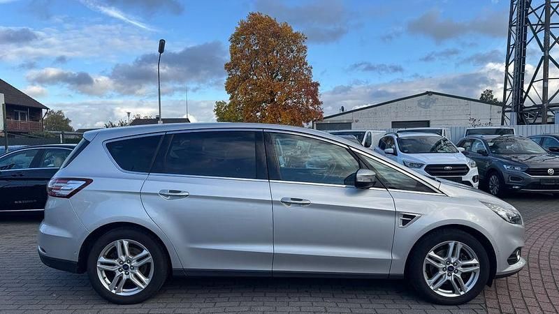 Gebraucht Ford S-MAX Titanium 150 PS (110 kW) 2017 Silber Van / Kleinbus