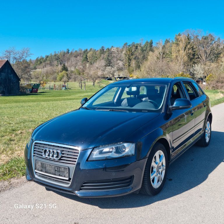 Schwarz Gebraucht 2010 Audi A3 Sportback Attraction Limousine | 3.790 € (Guter Preis) - Bild 1/4