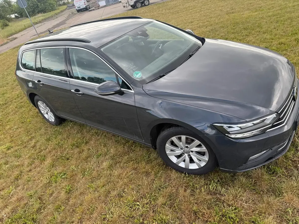 Gebraucht VW Passat 150 PS (110 kW) 2020 Grau Kombi