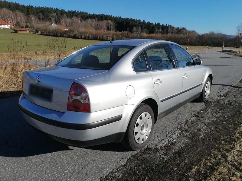 Gebraucht VW Passat 102 PS (75 kW) 2001 Silber Limousine
