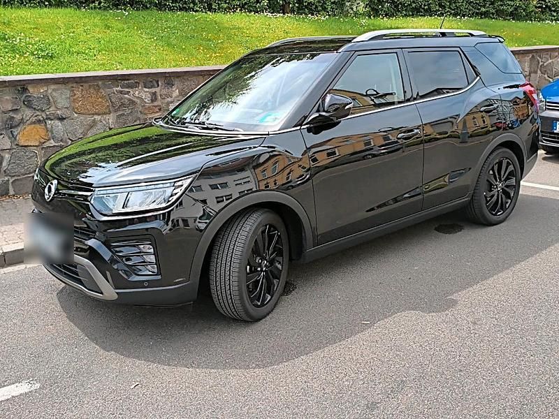 Schwarz Gebraucht 2024 Ssangyong (KGM) Tivoli SUV | 22.800 € - Bild 1/4