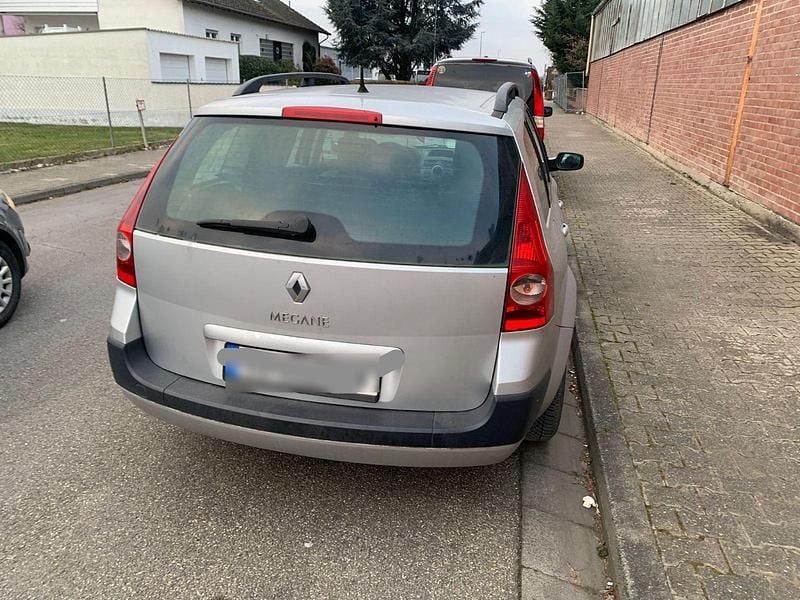 Silber Gebraucht 2005 Renault Mégane GrandTour Avantage Kombi | 1.750 € (Fairer Preis) - Bild 1/3