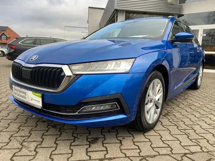 Raceblau metallic Gebraucht 2024 Skoda Superb Style | 27.300 € (Fairer Preis) - Bild 1/3