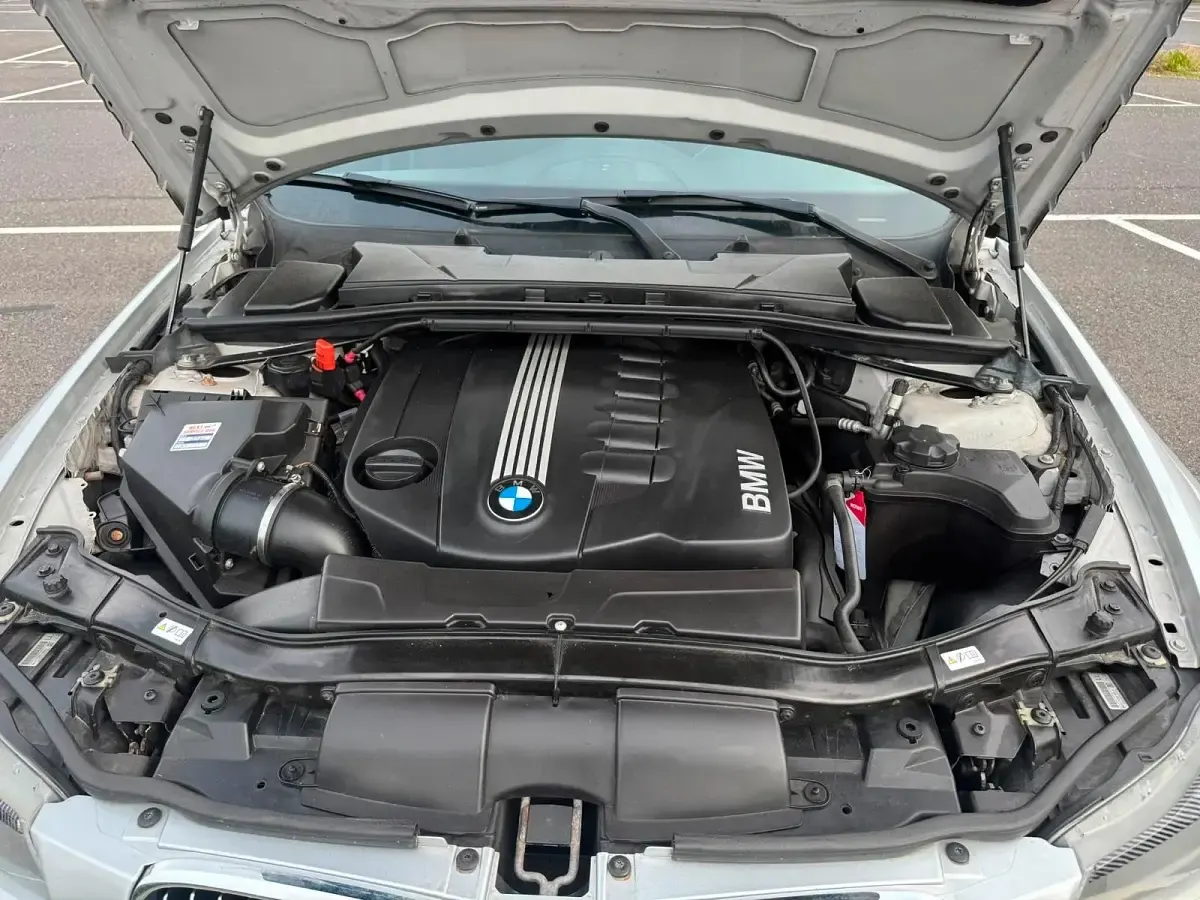 Gebraucht BMW 325 204 PS (150 kW) 2011 Silber Limousine